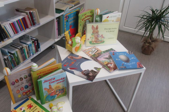 Bibliotēkā dzīvo grāmatas