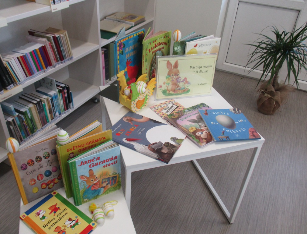 Bibliotēkā dzīvo grāmatas