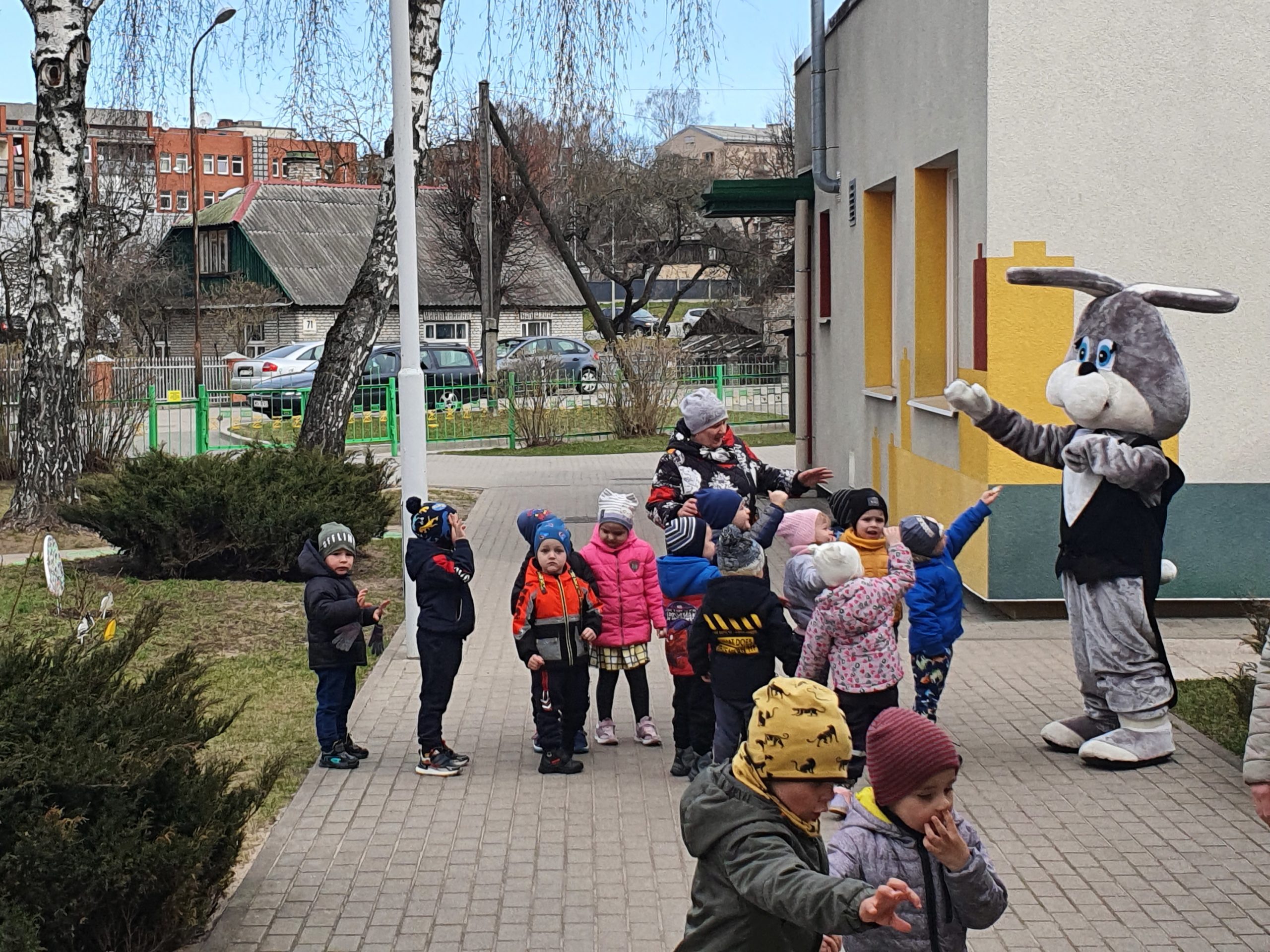 ,,Lieldieniņas sanākušas- daudzas olas sadējušas”