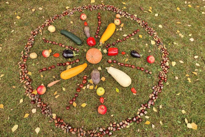 ,, Nāc, Miķelīt, pagalmā…”